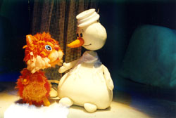 Сцена из спектакля «Котенок на снегу» Новоуральского театра кукол
