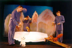 Сцена из спектакля «Серая шейка» Новоуральского театра кукол